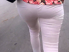 SDRUWS2 - VISIBLE PANTY LINE ON THE STREET