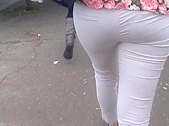 SDRUWS2 - VISIBLE PANTY LINE ON THE STREET