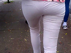 SDRUWS2 - VISIBLE PANTY LINE ON THE STREET