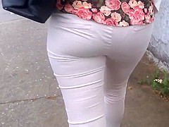 SDRUWS2 - VISIBLE PANTY LINE ON THE STREET