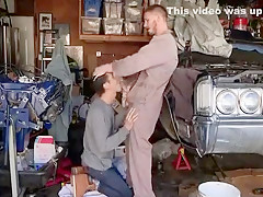 SUCKING THE MECHANIC