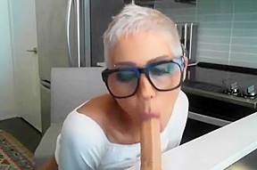 Short Haired Mature Woman Fucks Her Dildo