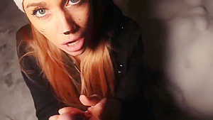 Snowbunny gives amazing winter blowjob in the snow