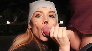 Snowbunny gives amazing winter blowjob in the snow