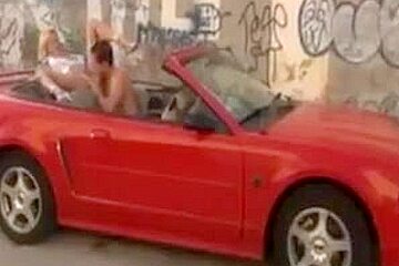 Stormy Daniels likes to fuck in the car
