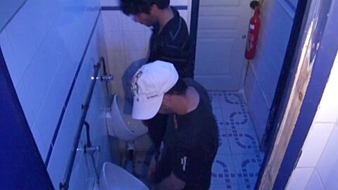 Suck session in public toilet - CrunchBoy