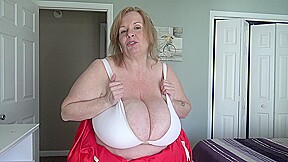 Suzie 44K Busty Milf Fantasies