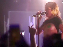 Swedish blonde flashes her tits on stage! #Tove Lo
