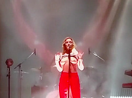 Swedish blonde flashes her tits on stage! #Tove Lo