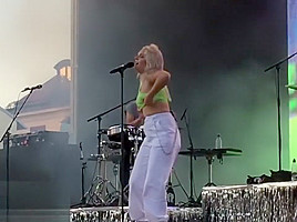 Swedish blonde flashes her tits on stage! #Tove Lo