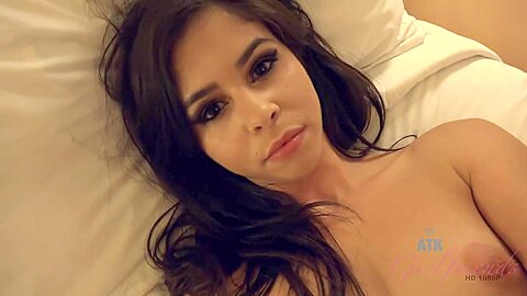 This Hot Latina Treats Your Cock Right  So You Give Her A Creampie – Taylor Reed