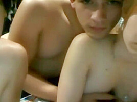 Threesome in dormroom