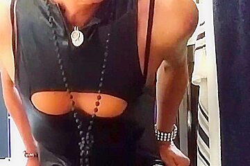 Tina Torride - Who Wants To Lick My Hard Nipples ?