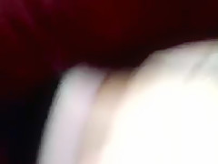 Tomando un baño decido menear mi salchicha