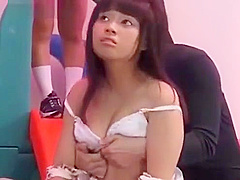 Tr&ograve choi t&igrave nh duc cua nhung c&ocirc g&aacute i Nhat Ban