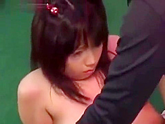 Tr&ograve choi t&igrave nh duc cua nhung c&ocirc g&aacute i Nhat Ban