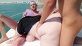Trio En Mer Pour Sophie Avec Deux Beaux Mecs Muscles