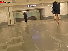 Upskirting video shows an amazing butt in sexy skirt