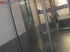 Upskirting video shows an amazing butt in sexy skirt
