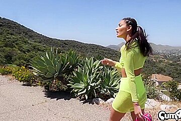 Uses A Vibrator To Cum With Emily Willis