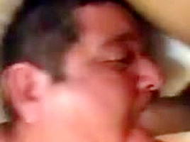 Viejo mamando