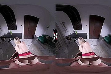Virtual Reality In Blond Girl Is Sucking Hard