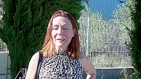 Wendy, 40, inaugurates her hair salon!