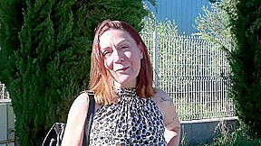 Wendy, 40, inaugurates her hair salon!