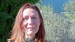 Wendy, 40, inaugurates her hair salon!