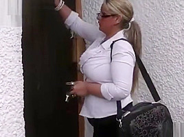 Working blonde bbw in stockings spreads legs - 123jizz