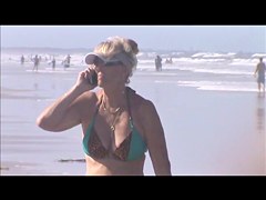 candid milf beach spy jiggly tits 22, sexy milf boobs