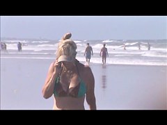 candid milf beach spy jiggly tits 22, sexy milf boobs