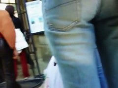 catches hot sexy women in jeans outside on the street
