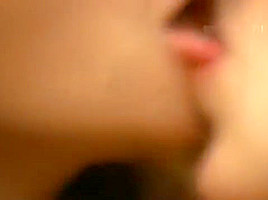 girls kiss 331122