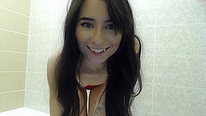 hot teen 18+ girl watter jet masturbation