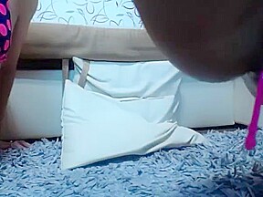 romanian cam slut use a big dildo