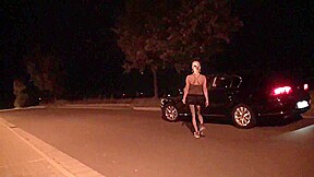 teen 18+ laesst sich am Parkplatz ficken