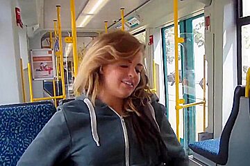 teensau hat orgasmus in strassenbahn